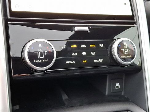 New 2025 Land Rover Discovery S image 11