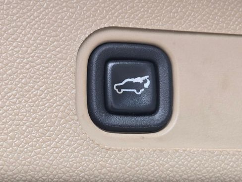 Used 2010 Chevrolet Suburban LTZ image 14