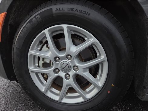 Used 2023 Chrysler Pacifica Touring-L FWD image 23