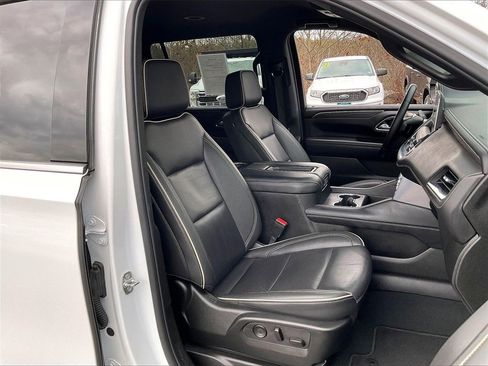 Used 2024 GMC Yukon XL SLT image 10