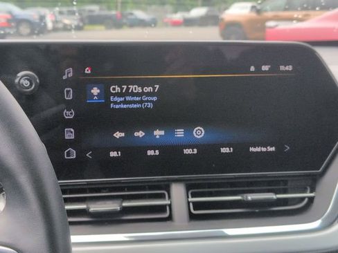Used 2025 Chevrolet Trax LT w/ LT Convenience Package FWD image 21