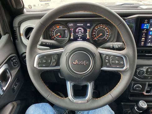 Used 2024 Jeep Wrangler Unlimited Sahara w/ Safety Group AWD/4WD image 18