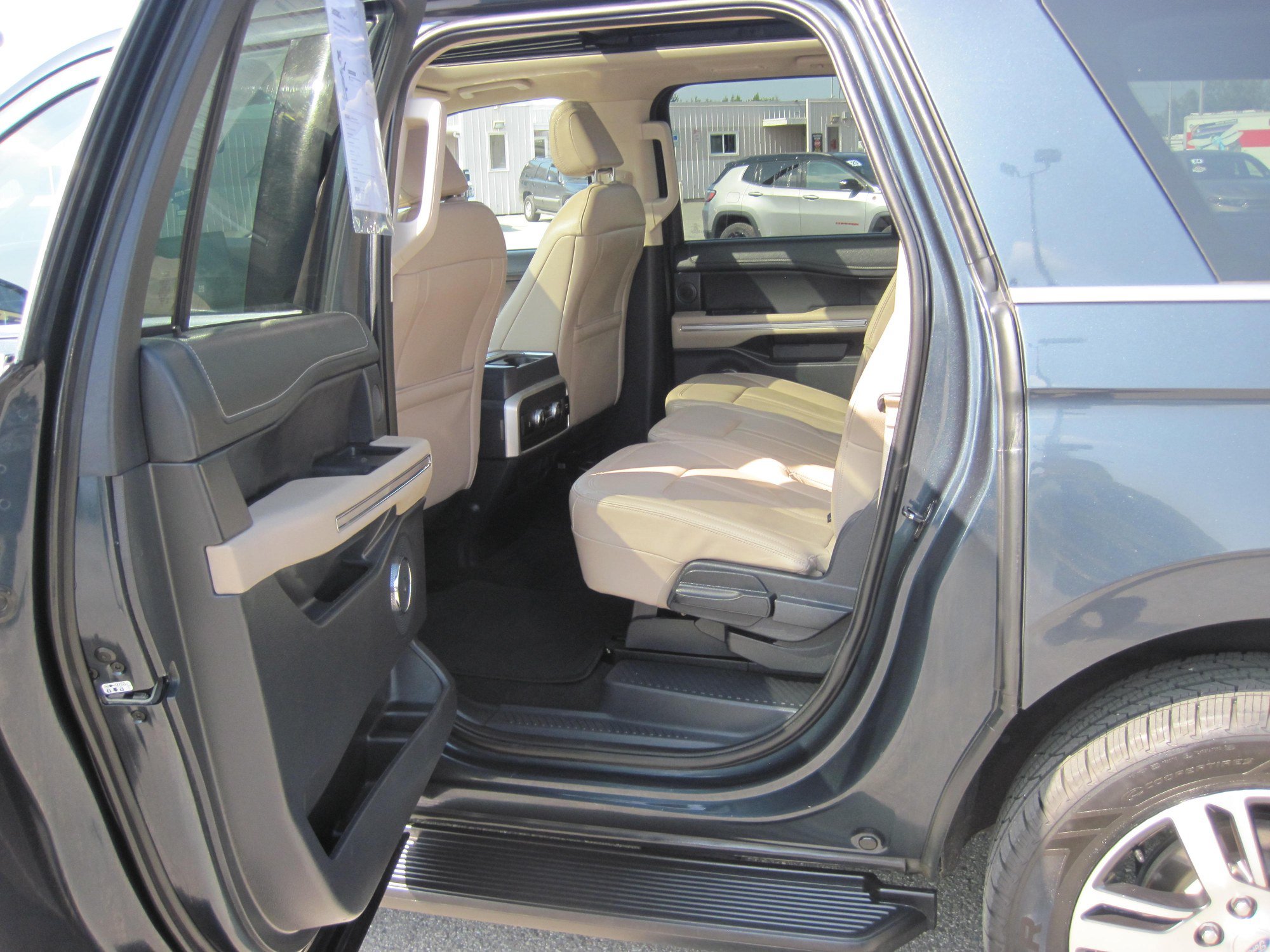 Used 2024 Ford Expedition Max Limited AWD/4WD image 13