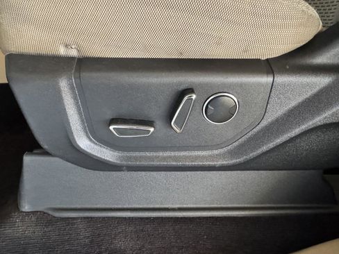 Used 2016 Ford F150 XLT w/ Equipment Group 302A Luxury image 25