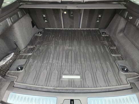New 2026 Land Rover Range Rover Velar Dynamic SE AWD/4WD image 31