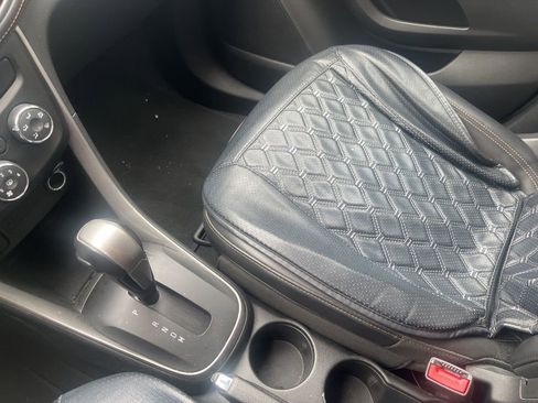 Used 2021 Chevrolet Trax LT w/ Midnight Edition image 5