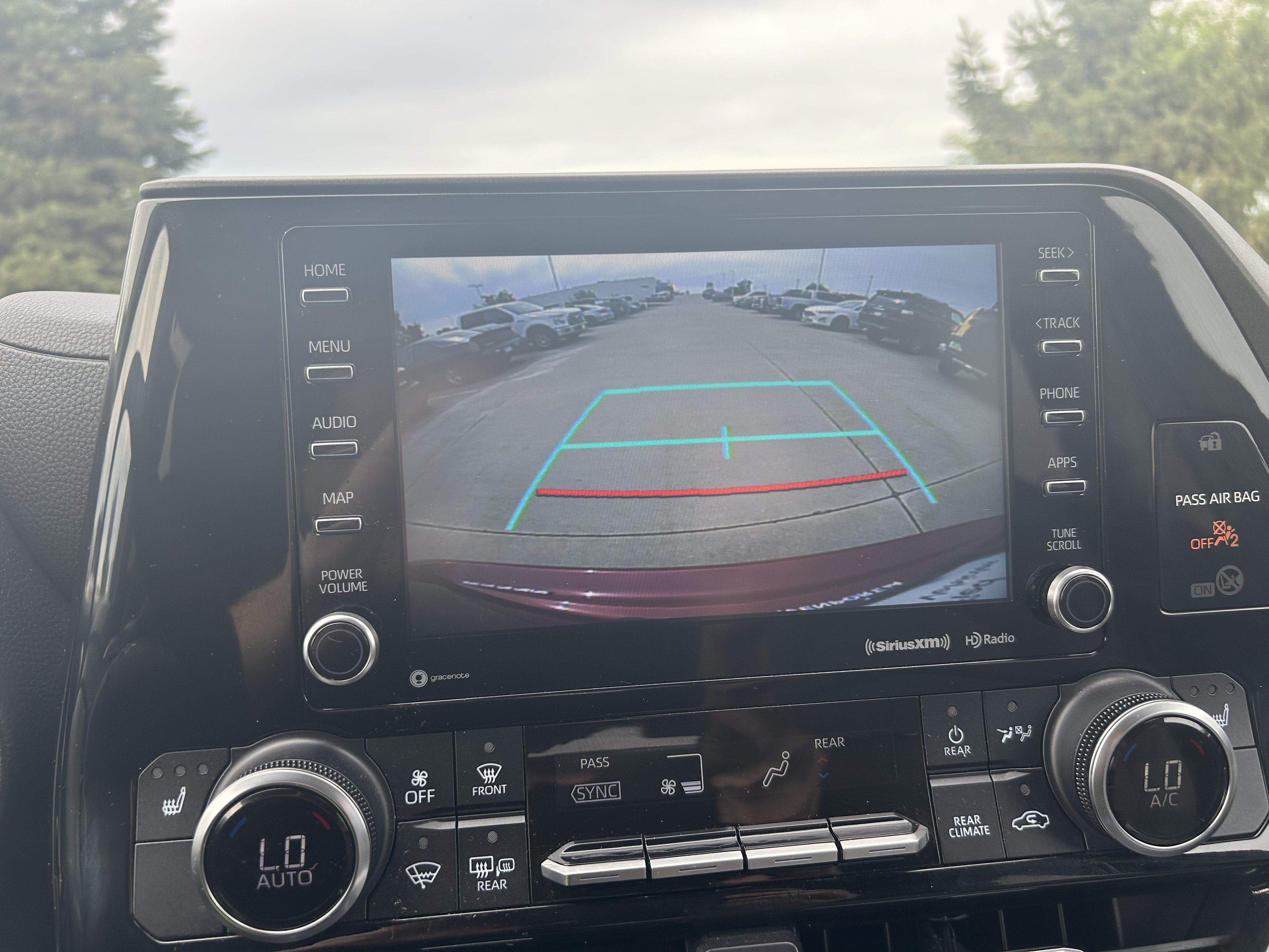 Certified 2021 Toyota Highlander XLE AWD/4WD image 22