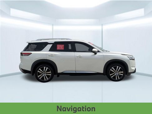 Used 2024 Nissan Pathfinder Platinum AWD/4WD image 9