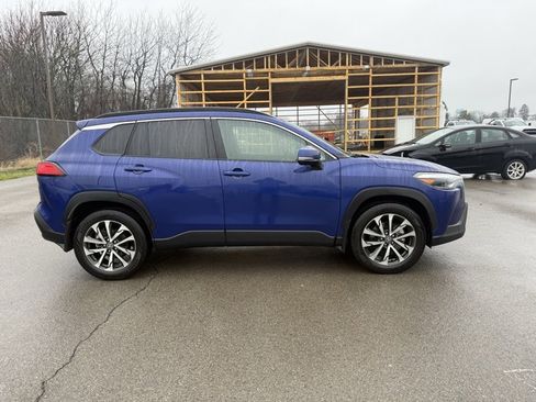 Used 2024 Toyota Corolla Cross XLE image 5