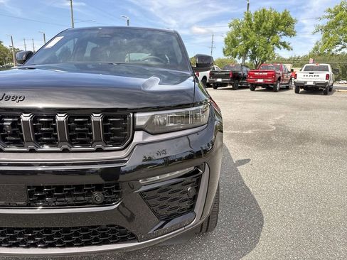 New 2026 Jeep Grand Cherokee L Limited AWD/4WD image 9