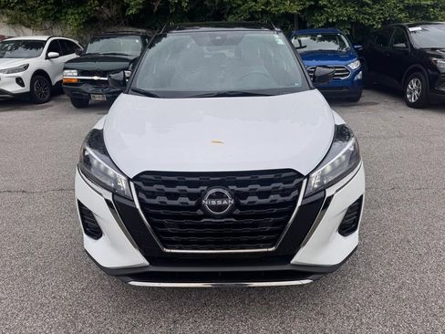 Used 2023 Nissan Kicks SR w/ SR Premium Package FWD image 8
