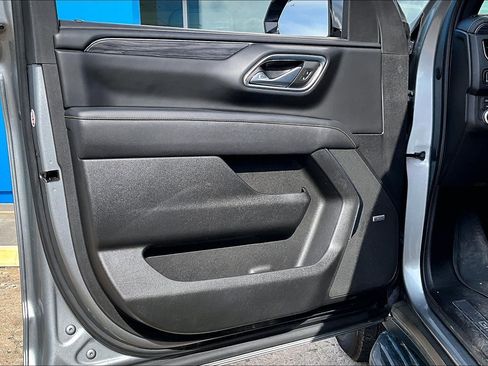 Used 2023 GMC Yukon SLT w/ SLT Luxury Package AWD/4WD image 16