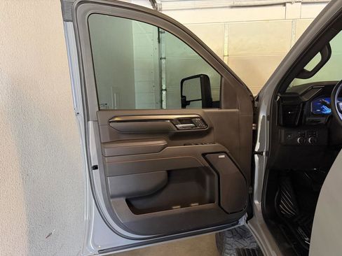 Used 2025 GMC Sierra 2500 AT4 w/ AT4 Premium Plus Package AWD/4WD image 9