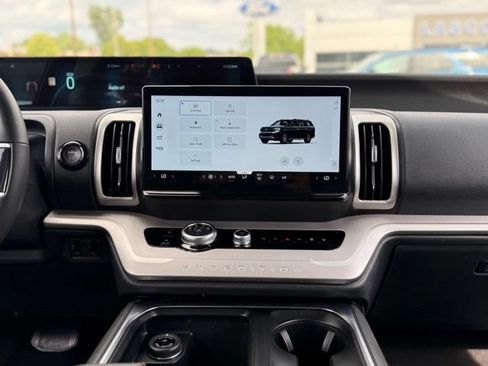 Certified 2025 Ford Expedition Active AWD/4WD image 24