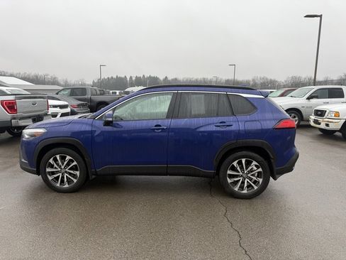 Used 2024 Toyota Corolla Cross XLE image 9
