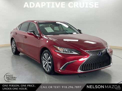 Used 2021 Lexus ES 300h w/ Premium Package image 4