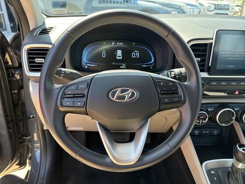Used 2025 Hyundai Venue SEL FWD image 8