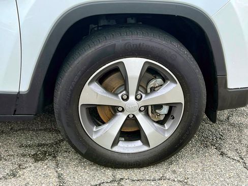 Used 2022 Jeep Cherokee Limited image 10