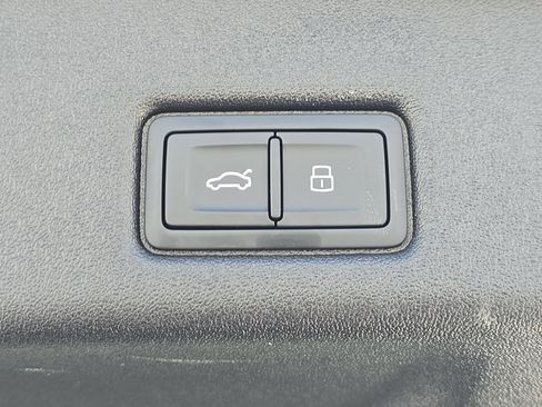 Certified 2025 Audi Q5 Premium Plus image 17