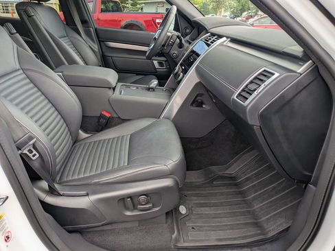 Used 2024 Land Rover Discovery Dynamic SE AWD/4WD image 26