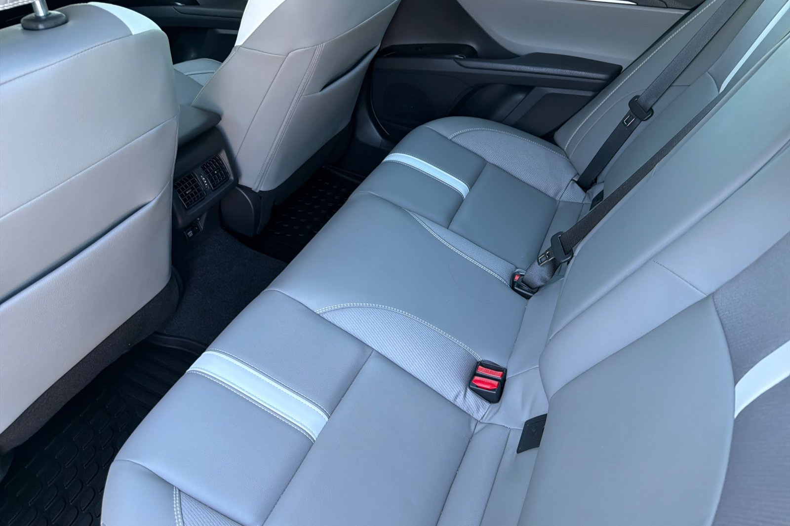 Used 2026 Toyota Camry SE w/ Convenience Package FWD image 16
