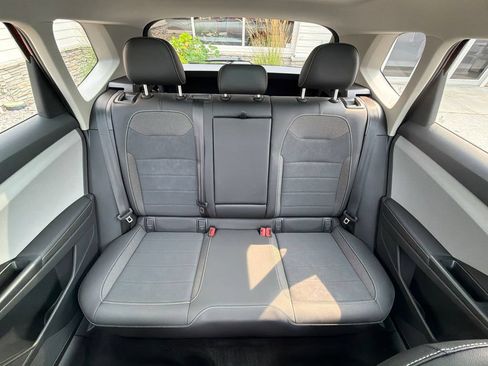 Used 2024 Volkswagen Taos SE w/ Panoramic Sunroof Package AWD/4WD image 40