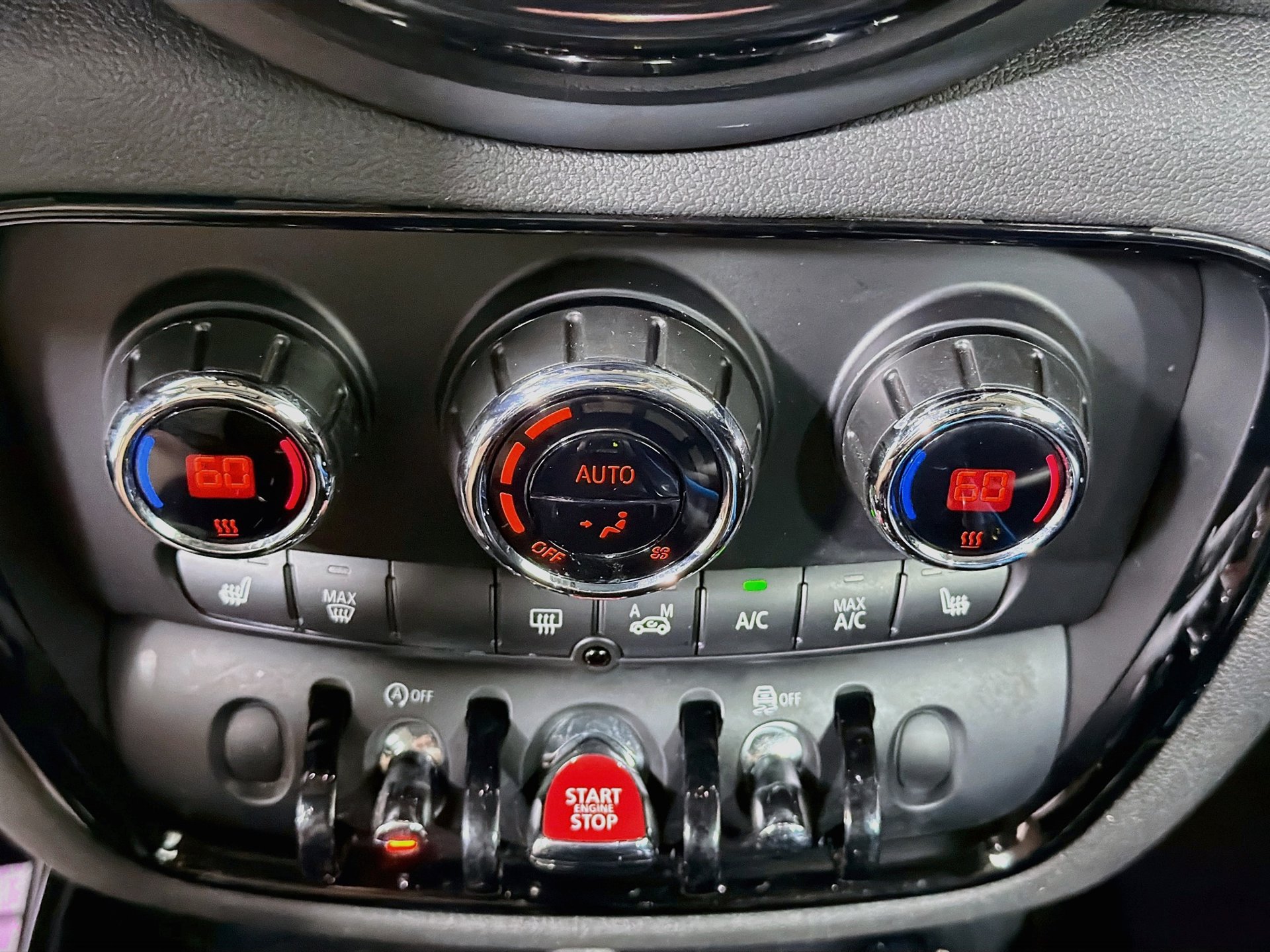 Used 2019 MINI Cooper Clubman ALL4 AWD/4WD image 15