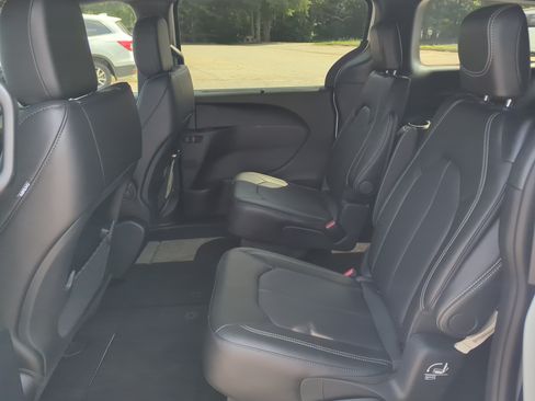 New 2027 Chrysler Pacifica LX FWD image 11