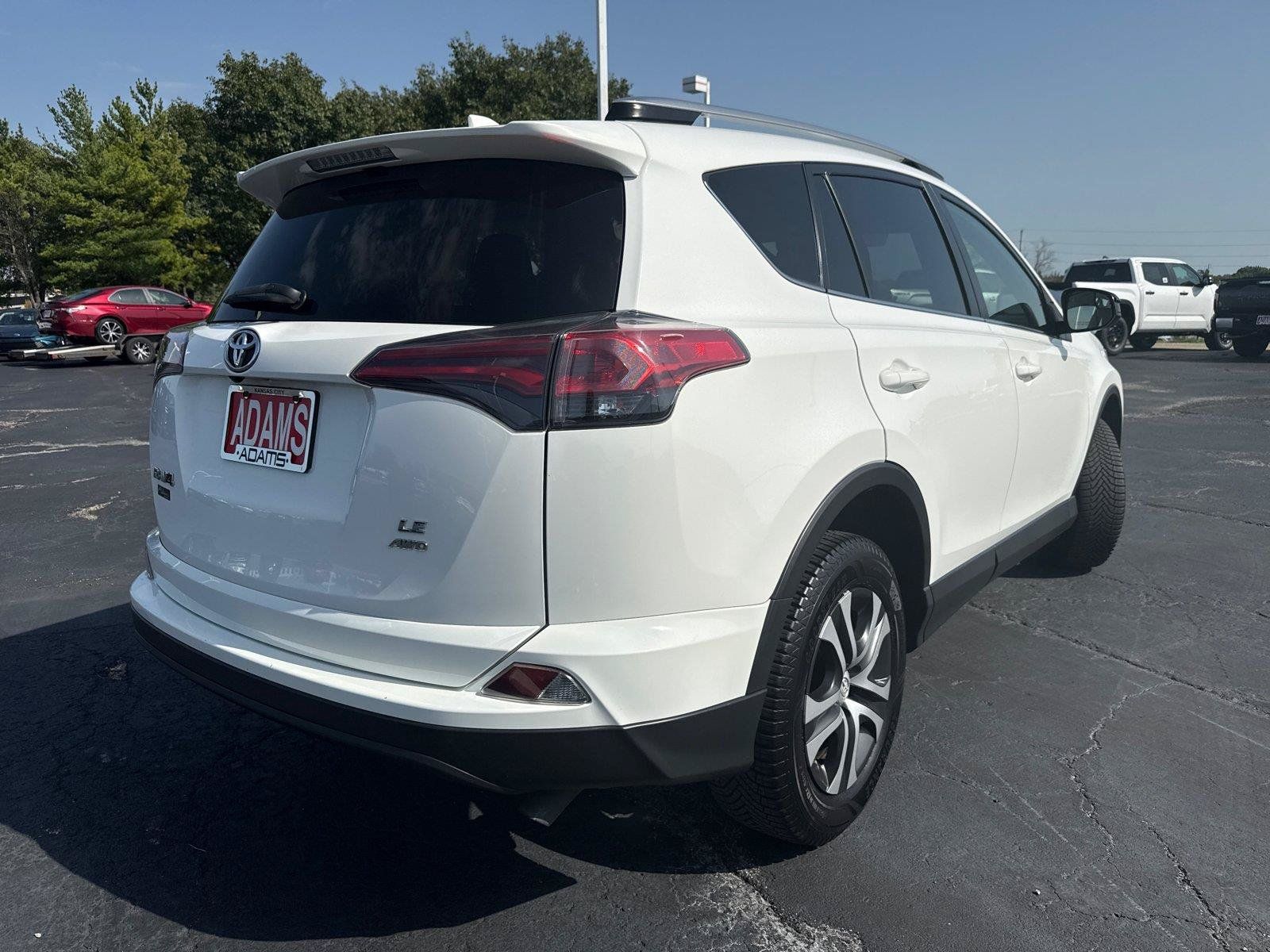 Used 2018 Toyota RAV4 LE w/ Carpet Mat Package AWD/4WD image 9