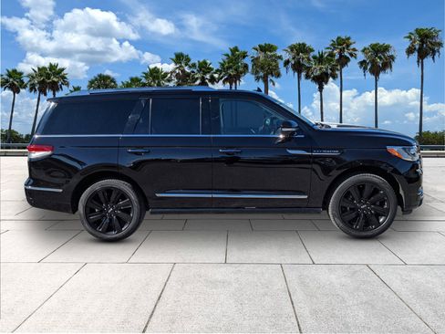 Used 2022 Lincoln Navigator Reserve image 9