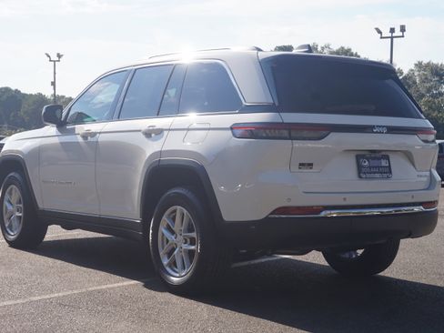 Used 2023 Jeep Grand Cherokee Laredo w/ Luxury Tech Group I image 7