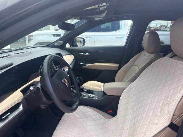 Used 2024 Cadillac XT4 Premium Luxury w/ Active Safety Package FWD image 9