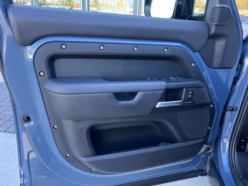 Used 2022 Land Rover Defender 110 SE image 13