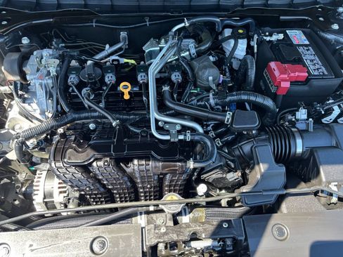 Used 2025 Nissan Altima 2.5 SV FWD image 33