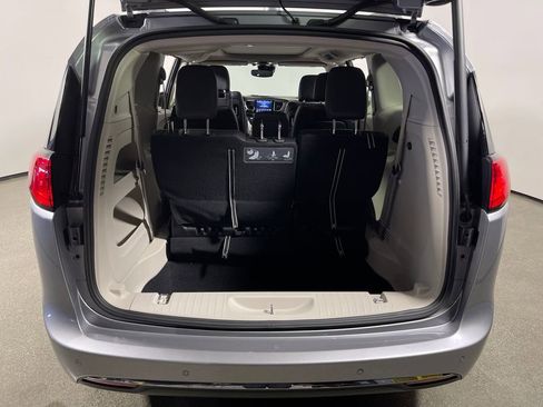 Used 2019 Chrysler Pacifica Touring-L Plus w/ Advanced Safetytec Group FWD image 10