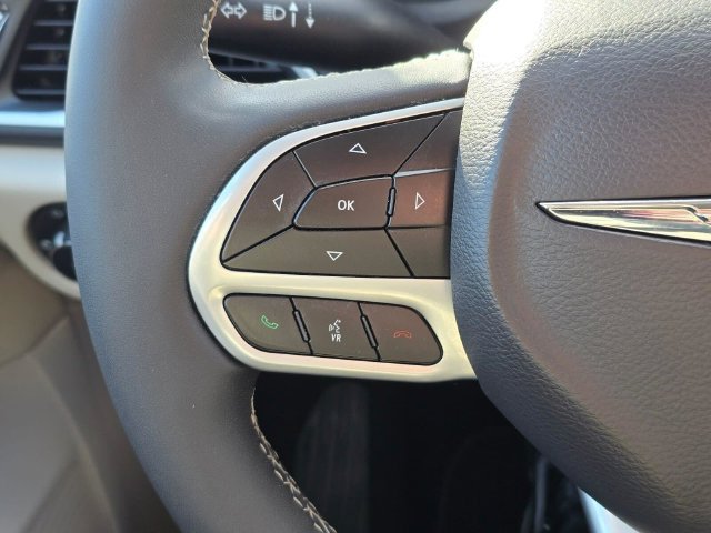 Used 2024 Chrysler Pacifica Touring-L FWD image 31