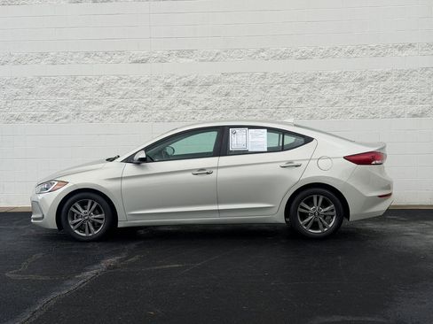 Used 2017 Hyundai Elantra SE w/ SE A/T Tech Package 03 FWD image 2