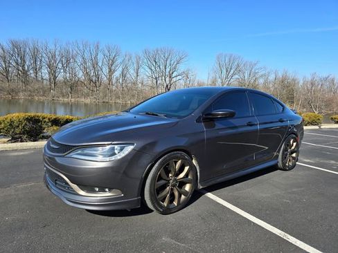 Used 2017 Chrysler 200 S w/ Navigation & Sound Group I image 10