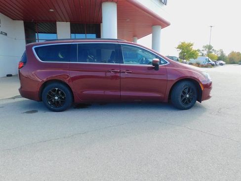 Certified 2020 Chrysler Voyager Lxi FWD image 28