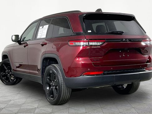 Used 2023 Jeep Grand Cherokee Altitude AWD/4WD image 5