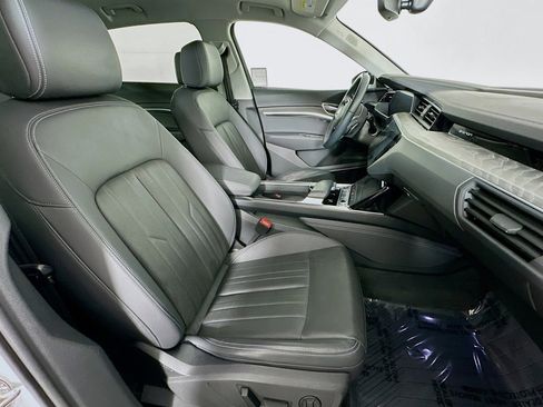 Used 2022 Audi e-tron Premium Plus w/ Premium Plus Package image 8
