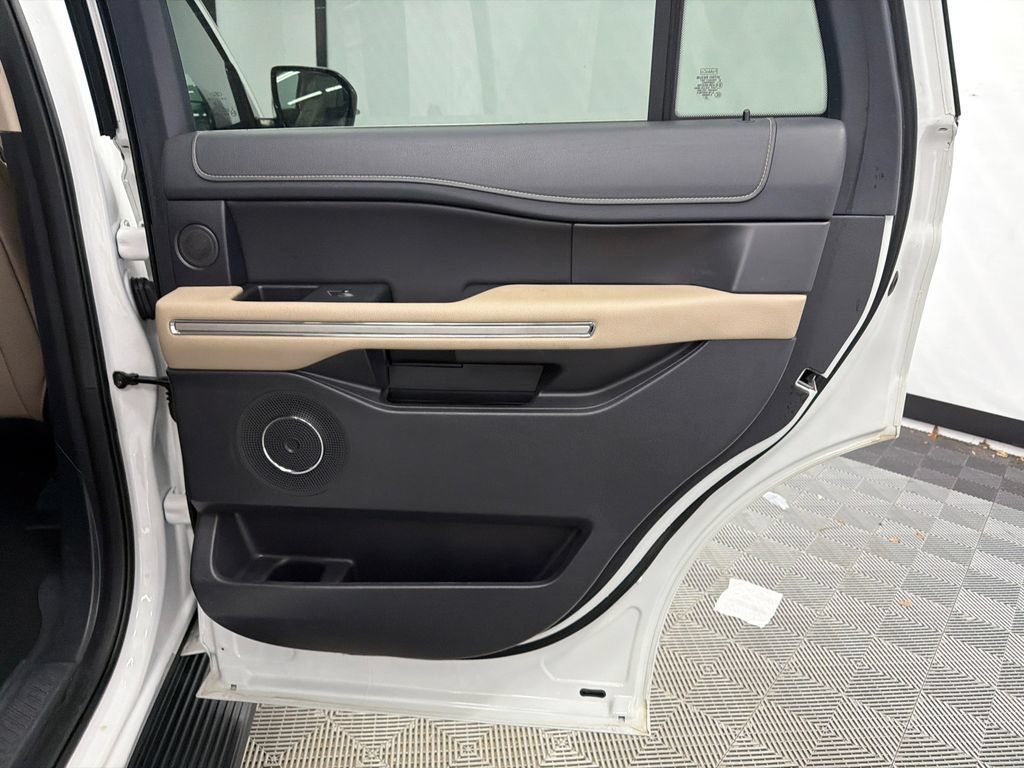 Used 2024 Ford Expedition Limited RWD image 18
