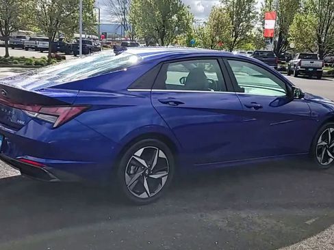 Used 2023 Hyundai Elantra Limited image 8