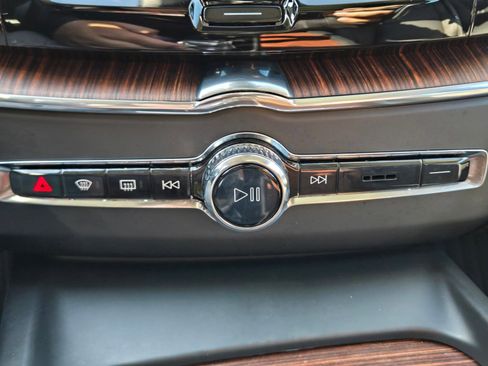 Certified 2023 Volvo XC60 B6 Ultimate w/ Protection Package Premier AWD/4WD image 19