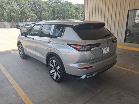 Used 2025 Mitsubishi Outlander AWD image 8