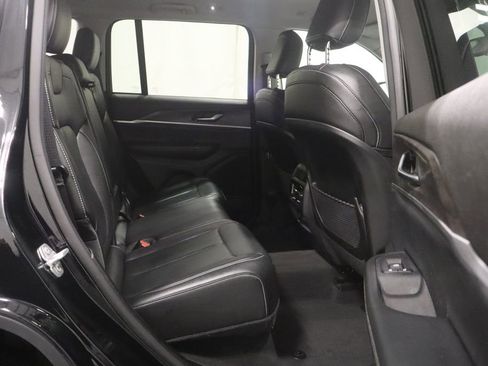 Used 2023 Jeep Grand Cherokee Limited w/ Black Appearance Package image 17