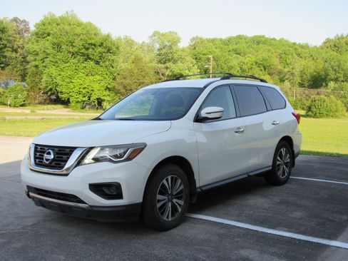 Used 2017 Nissan Pathfinder S FWD image 3