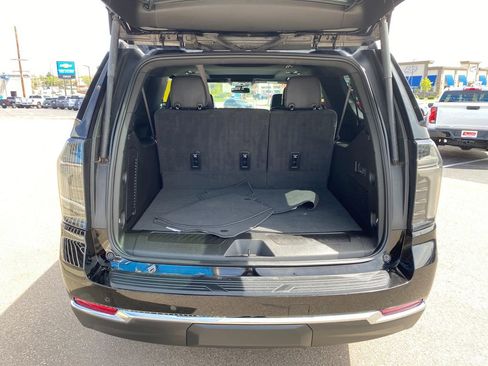 Used 2025 Chevrolet Suburban LT w/ Comfort Package AWD/4WD image 23