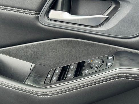 Used 2023 Nissan Rogue SV w/ SV Premium B Package image 24