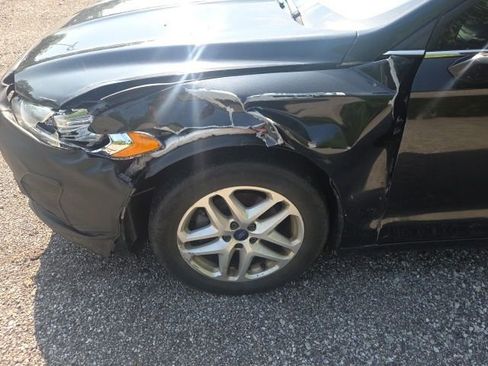 Used 2014 Ford Fusion SE FWD image 4
